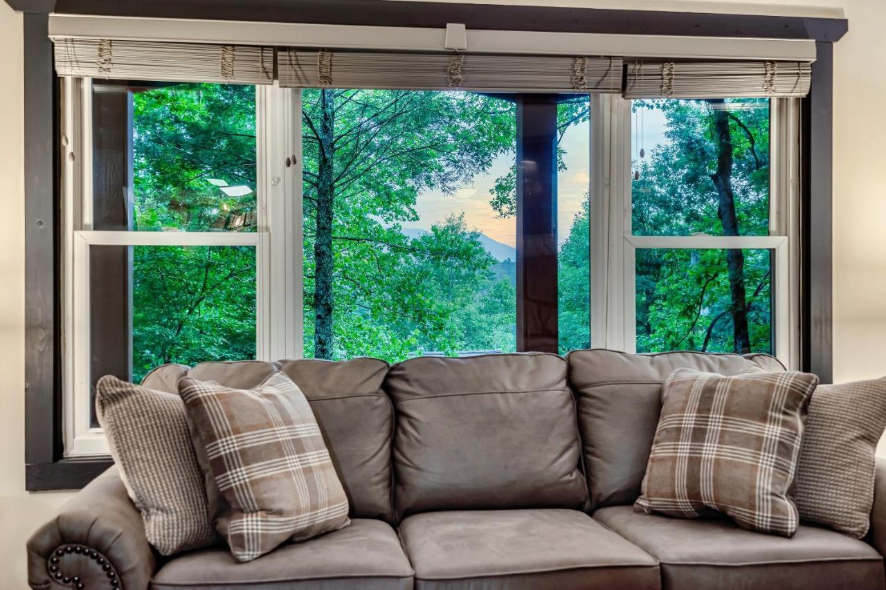 Beautiful Chalet With Fireplace And Large Game Room Gatlinburg Eksteriør billede