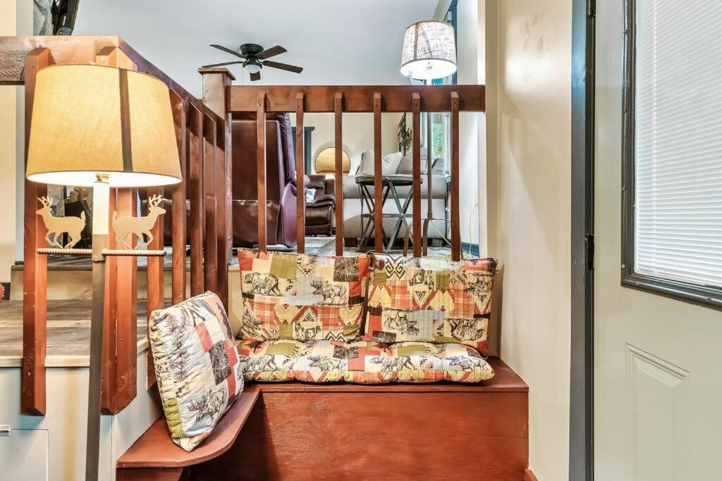Beautiful Chalet With Fireplace And Large Game Room Gatlinburg Eksteriør billede