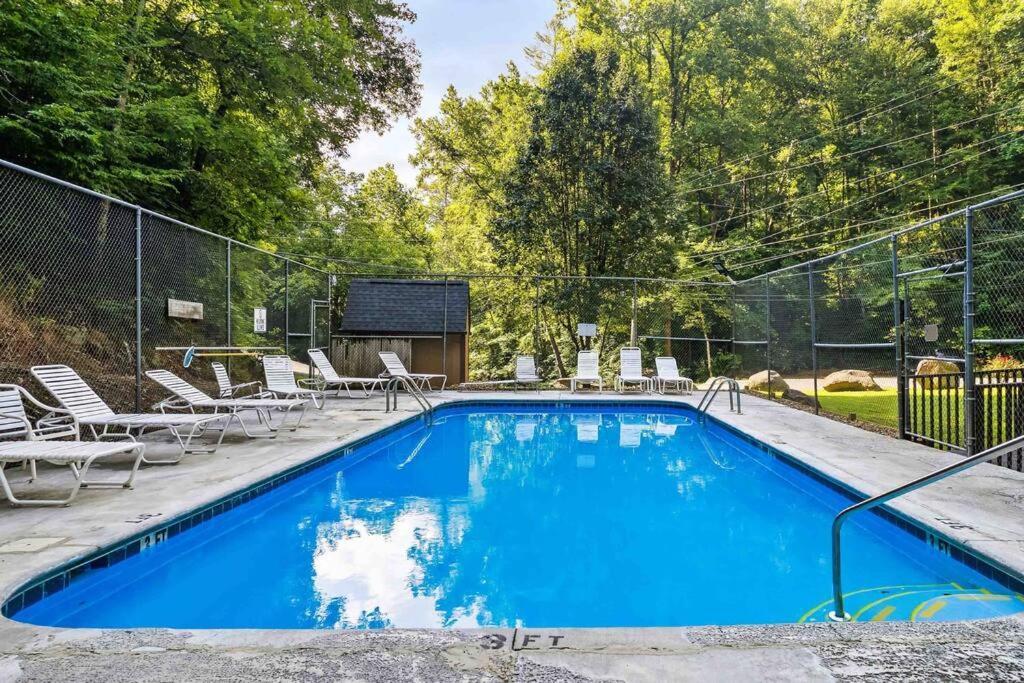 Beautiful Chalet With Fireplace And Large Game Room Gatlinburg Eksteriør billede