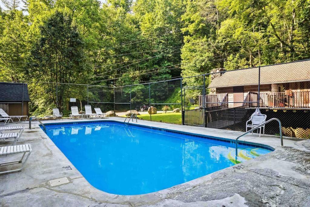 Beautiful Chalet With Fireplace And Large Game Room Gatlinburg Eksteriør billede