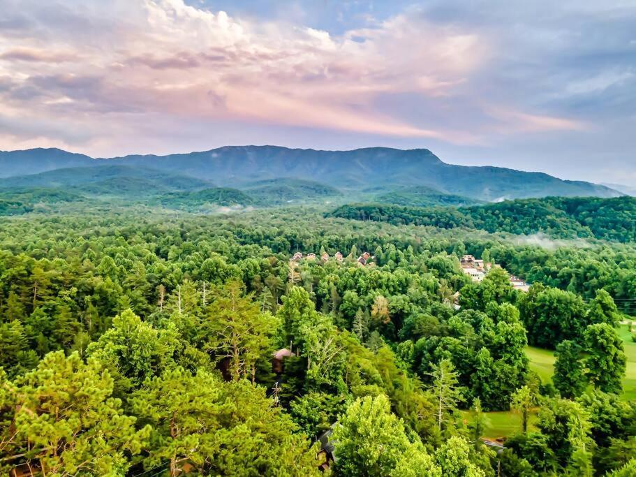 Beautiful Chalet With Fireplace And Large Game Room Gatlinburg Eksteriør billede