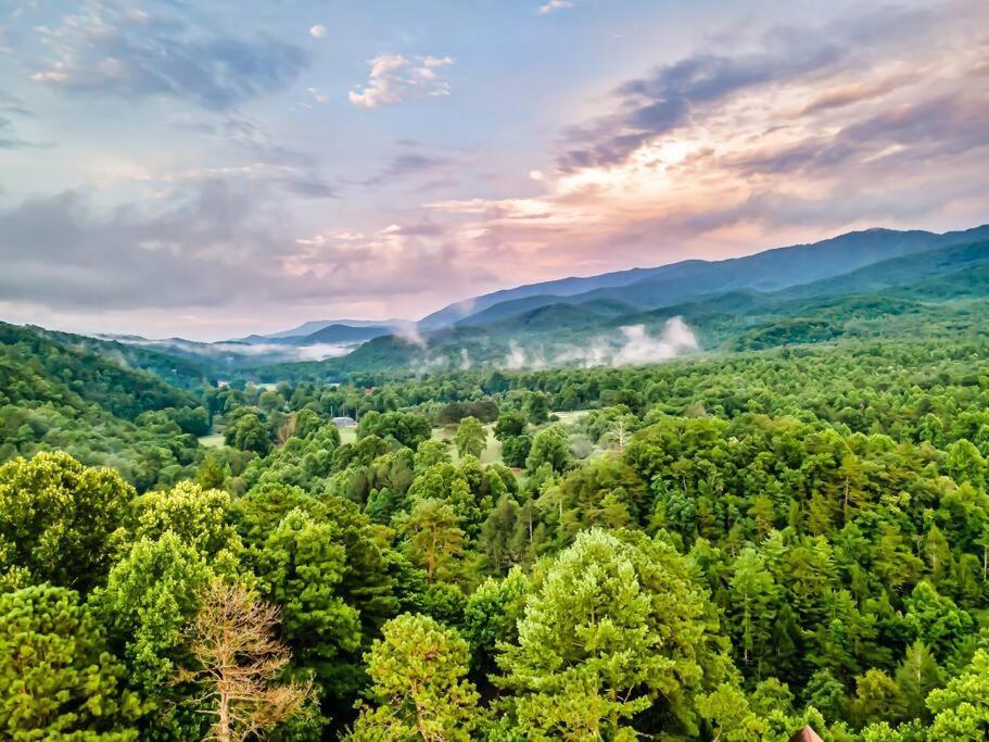 Beautiful Chalet With Fireplace And Large Game Room Gatlinburg Eksteriør billede