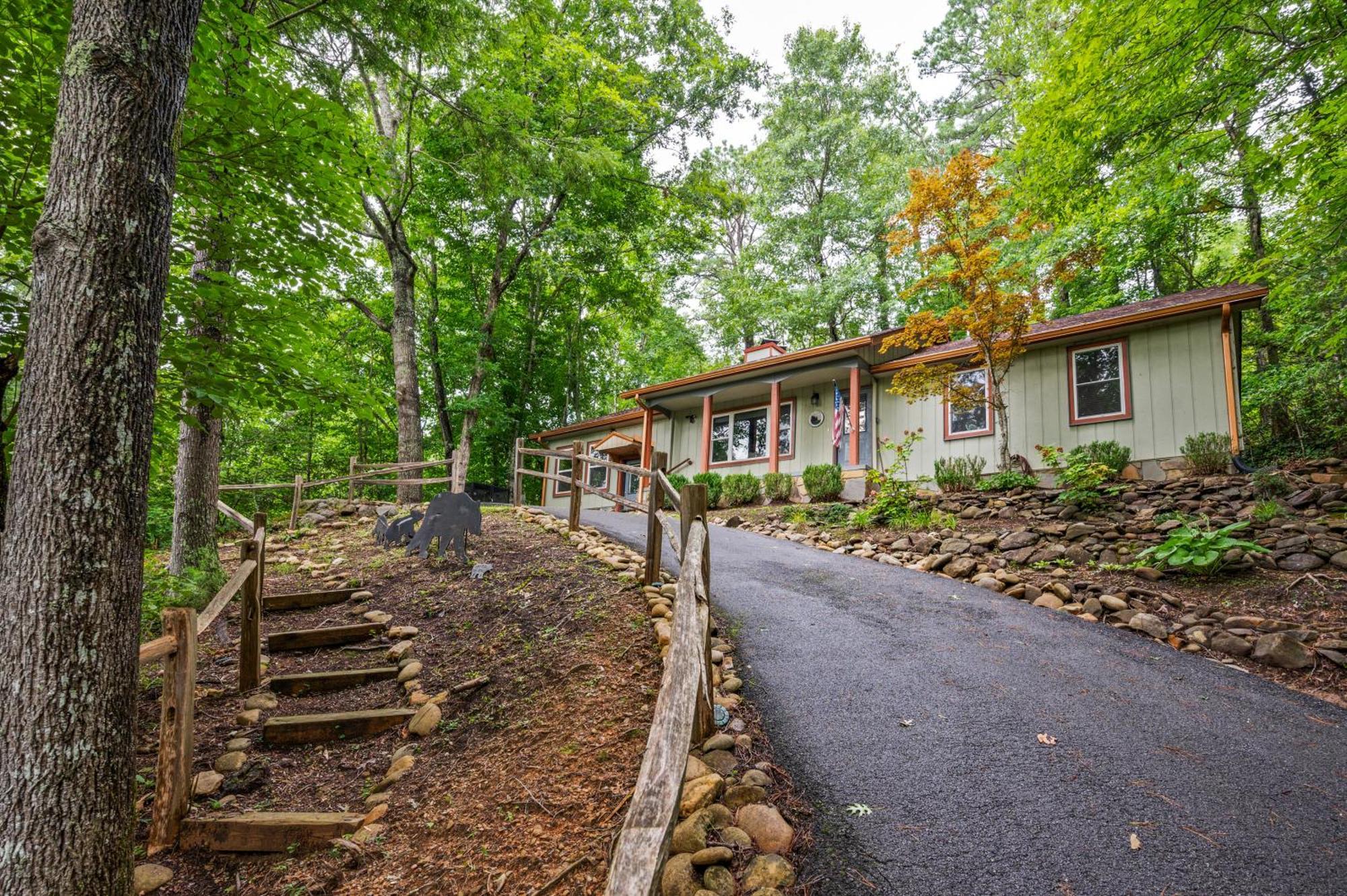 Beautiful Chalet With Fireplace And Large Game Room Gatlinburg Eksteriør billede