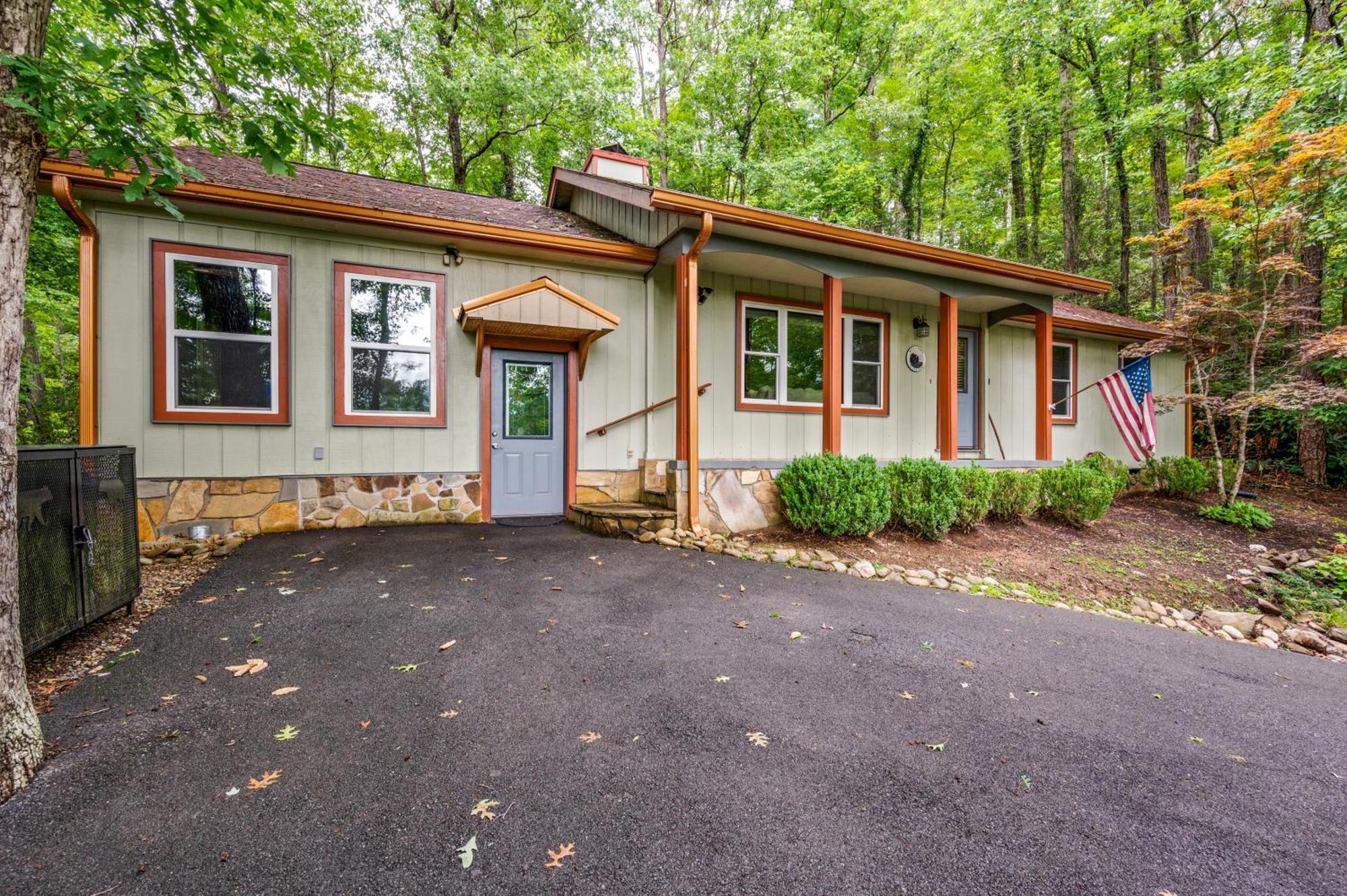 Beautiful Chalet With Fireplace And Large Game Room Gatlinburg Eksteriør billede