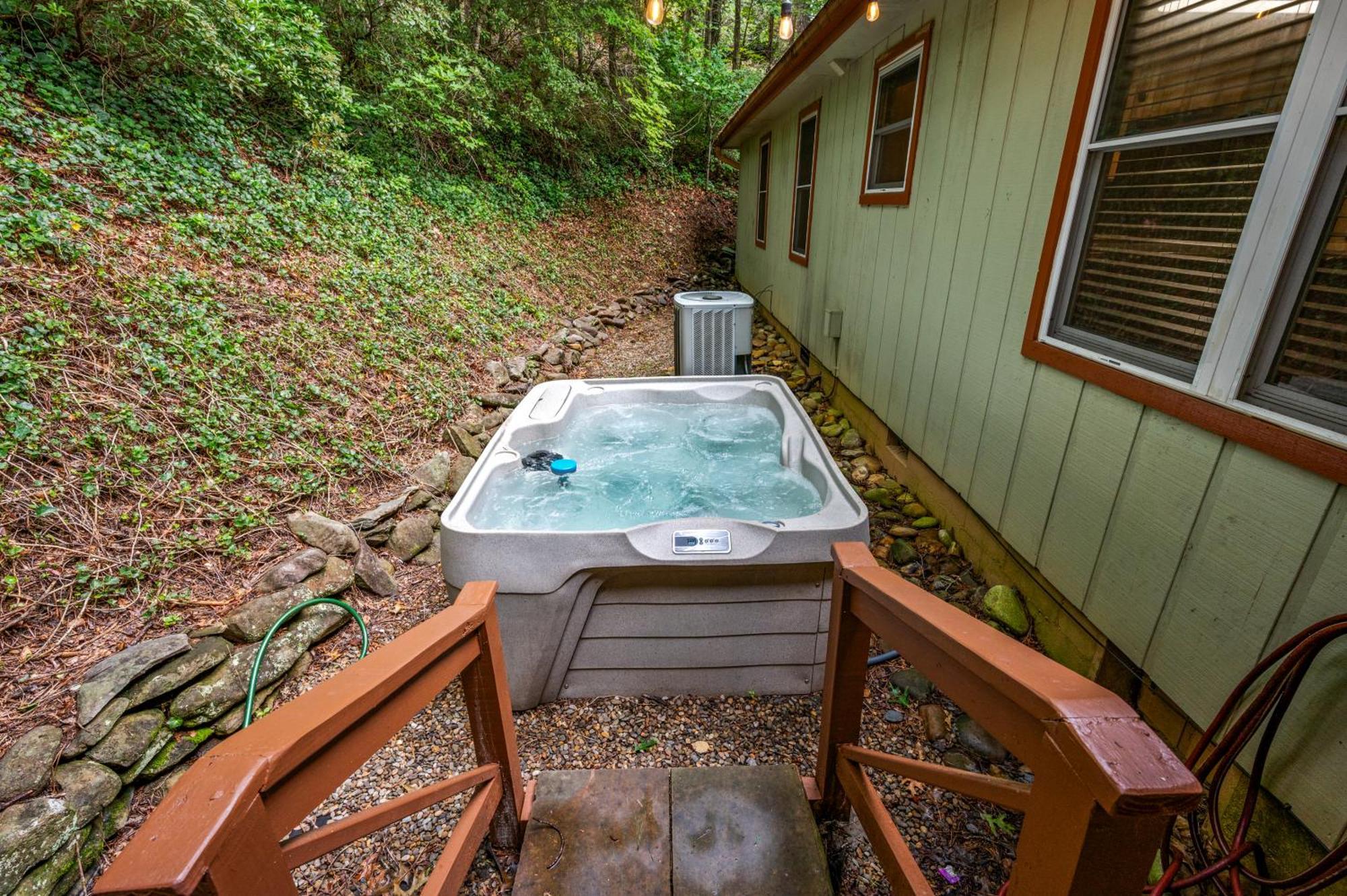 Beautiful Chalet With Fireplace And Large Game Room Gatlinburg Eksteriør billede
