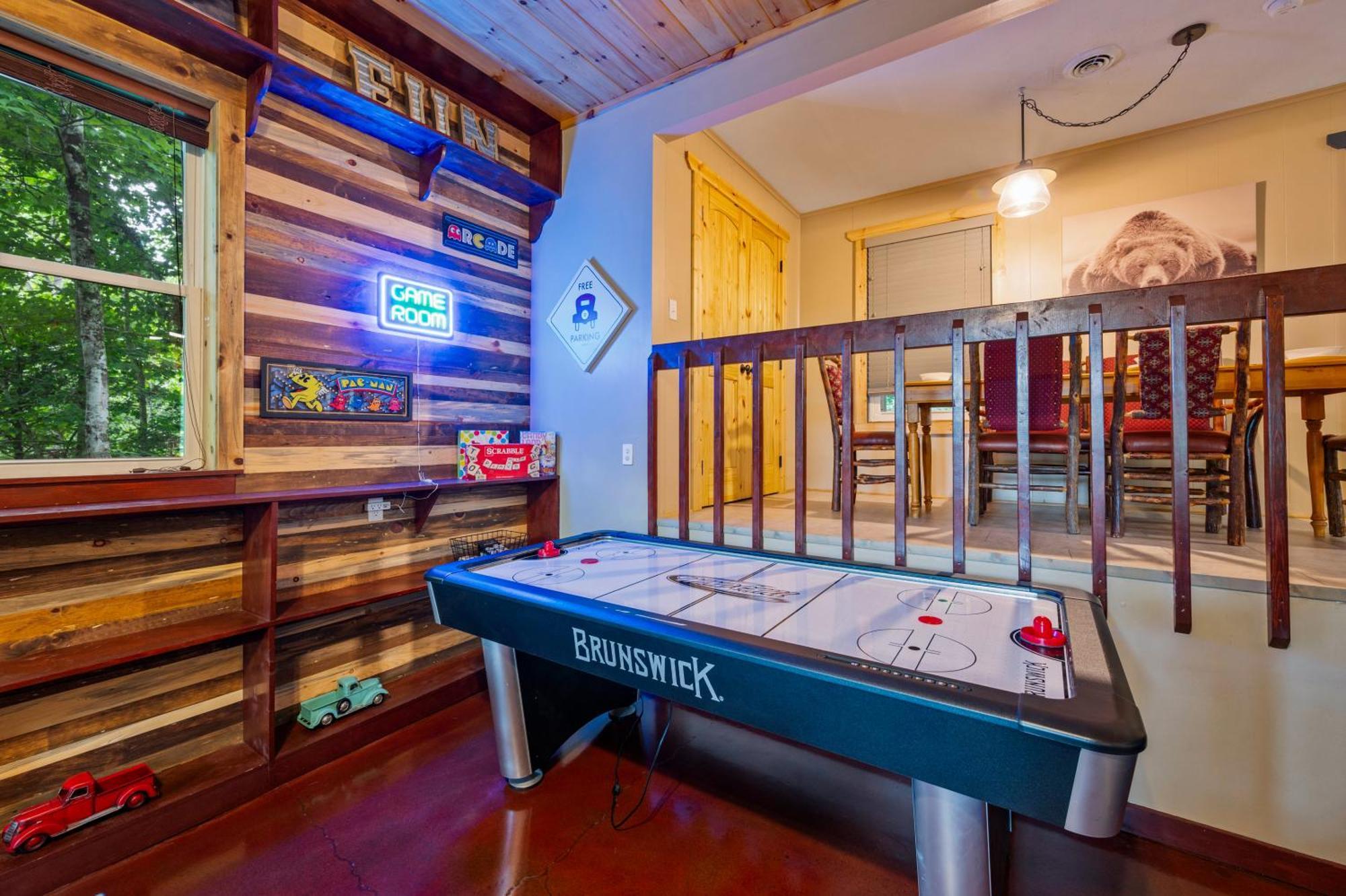 Beautiful Chalet With Fireplace And Large Game Room Gatlinburg Eksteriør billede