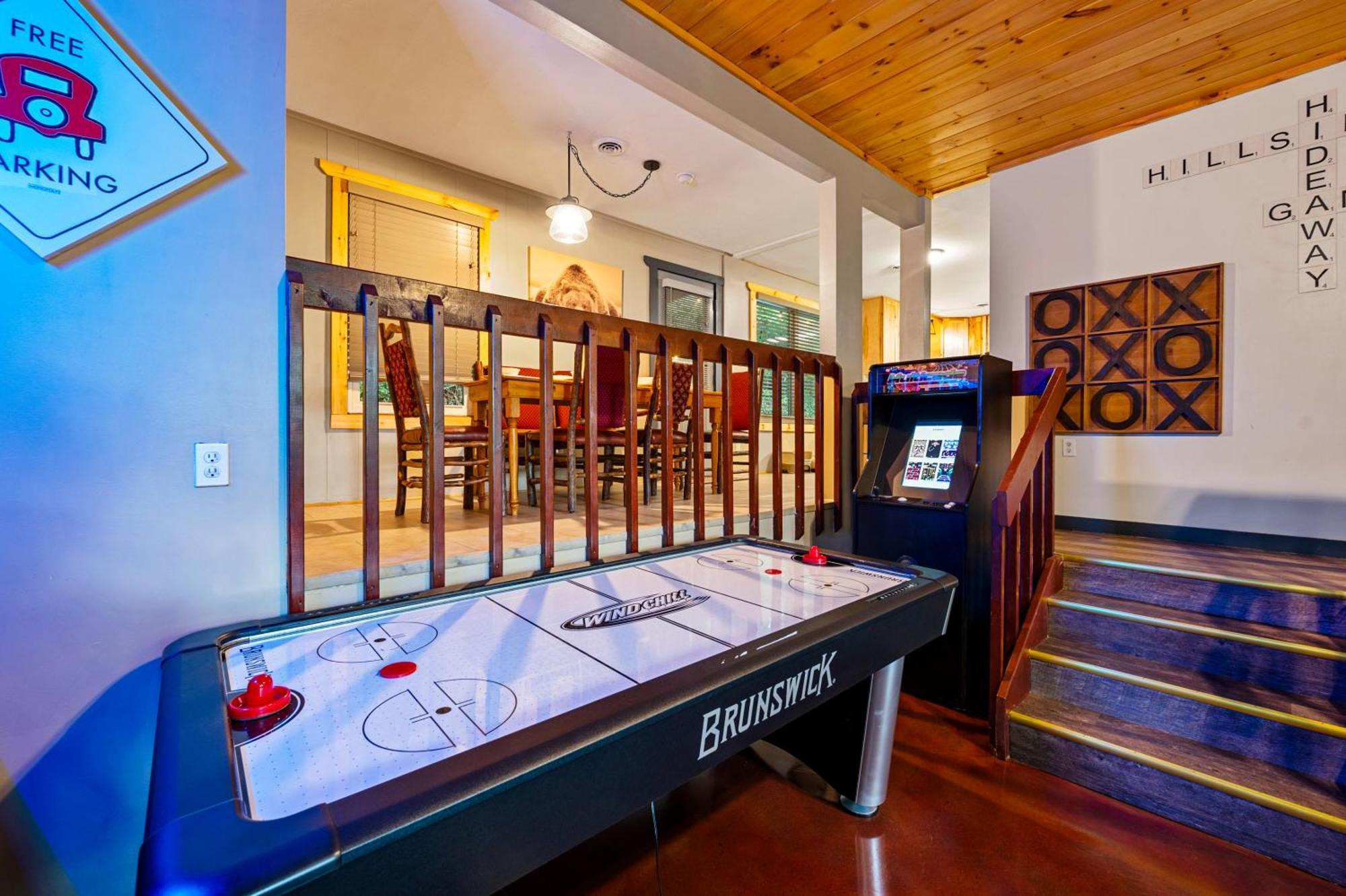 Beautiful Chalet With Fireplace And Large Game Room Gatlinburg Eksteriør billede