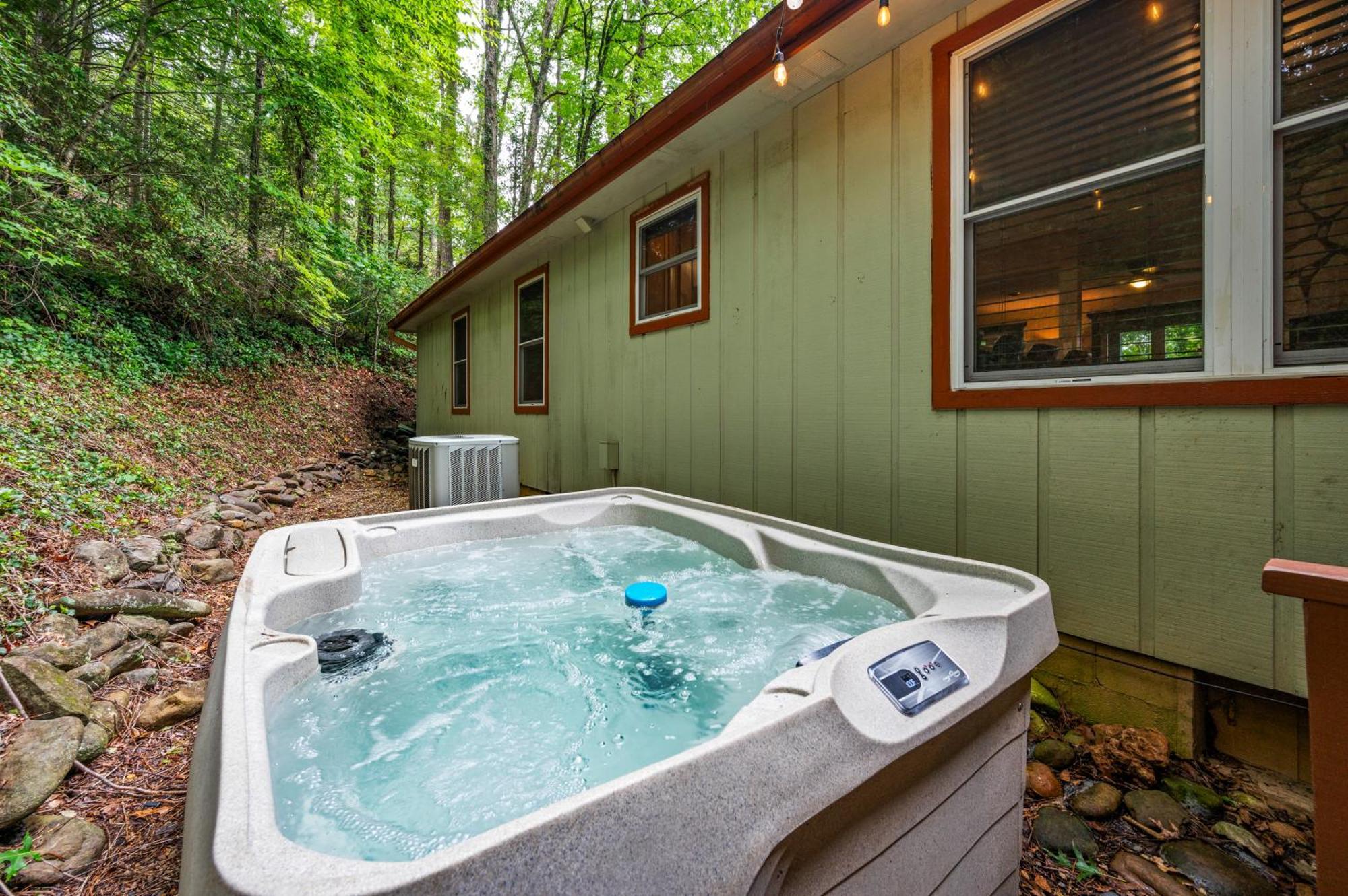 Beautiful Chalet With Fireplace And Large Game Room Gatlinburg Eksteriør billede