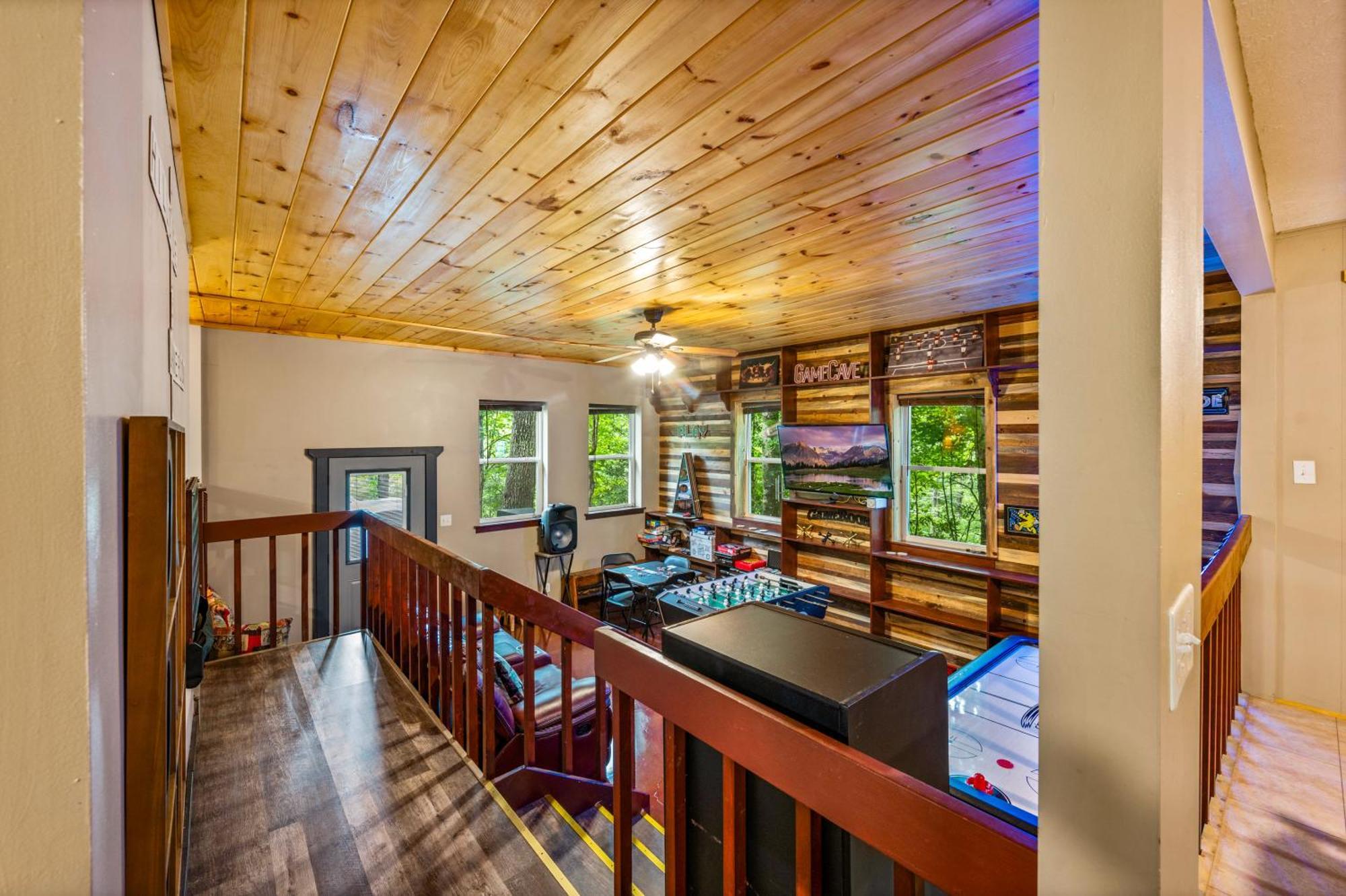 Beautiful Chalet With Fireplace And Large Game Room Gatlinburg Eksteriør billede