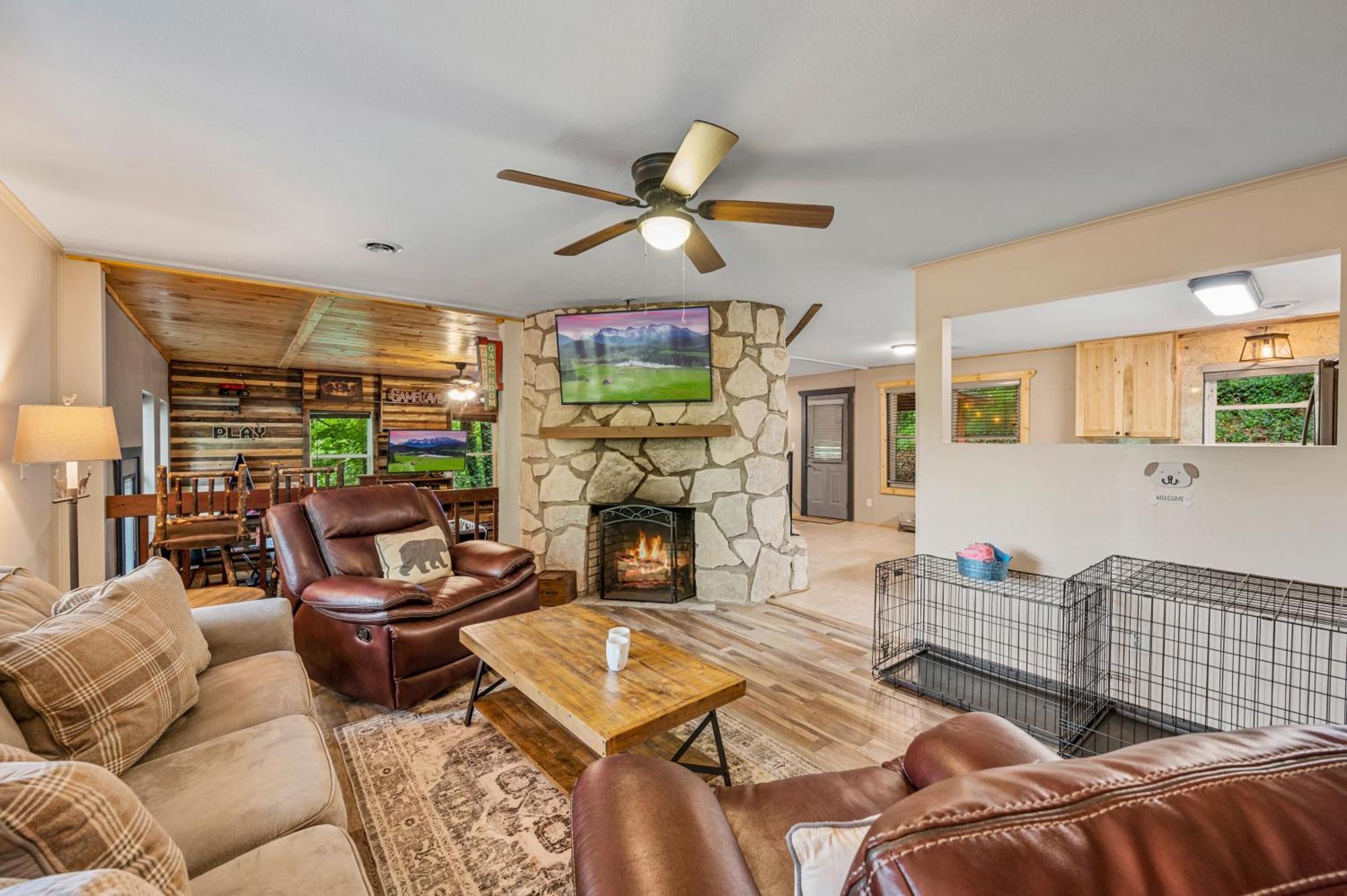 Beautiful Chalet With Fireplace And Large Game Room Gatlinburg Eksteriør billede