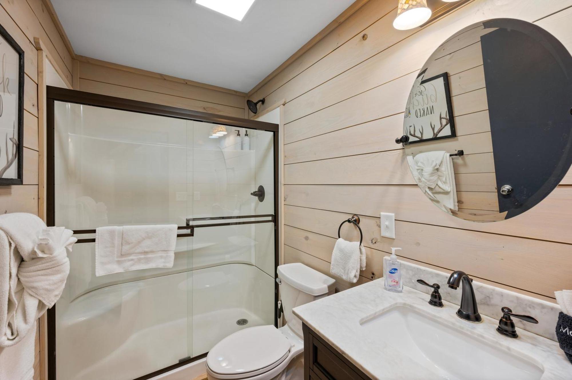 Beautiful Chalet With Fireplace And Large Game Room Gatlinburg Eksteriør billede